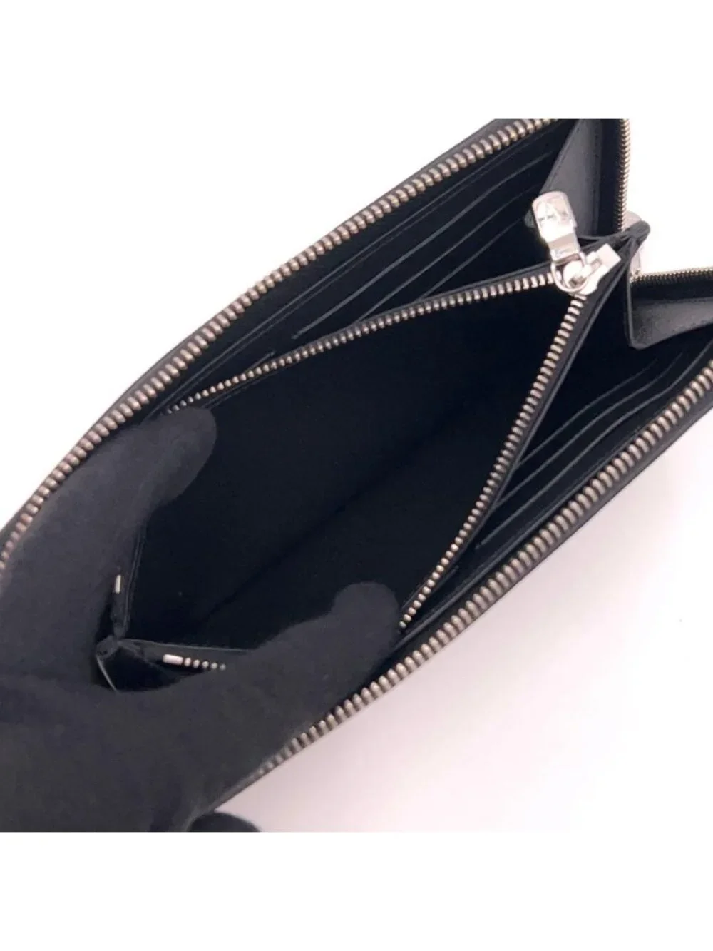 Louis Vuitton Taiga Zippy Wallet Horizontal Black